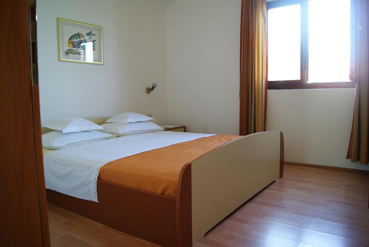 Apartments By The Sea Zavala, Hvar - 553 耶尔萨 外观 照片